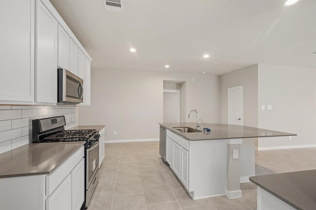 Building Photo - 29422 Pikes Peak Dr