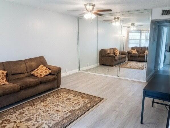Building Photo - 25 Upminster Dr