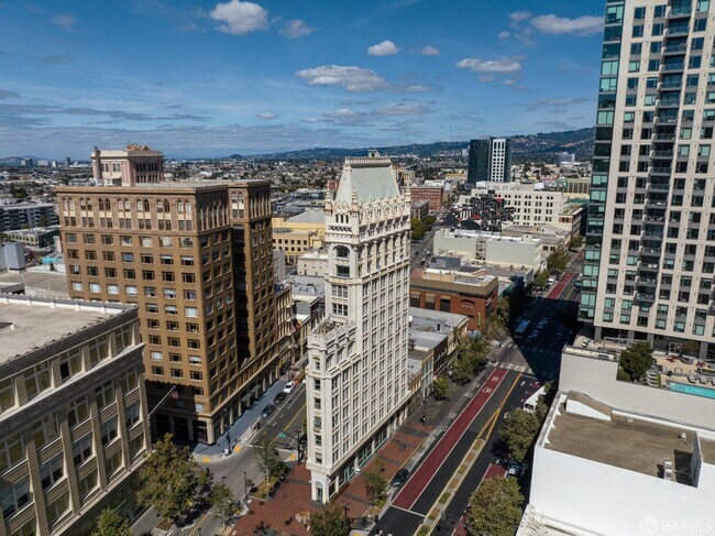 Building Photo - 1615 Broadway