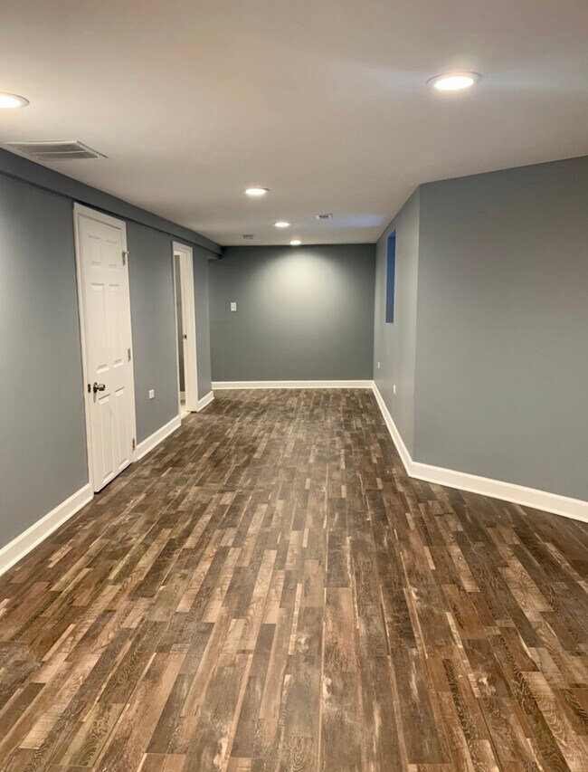 Building Photo - 7026 S Justine St