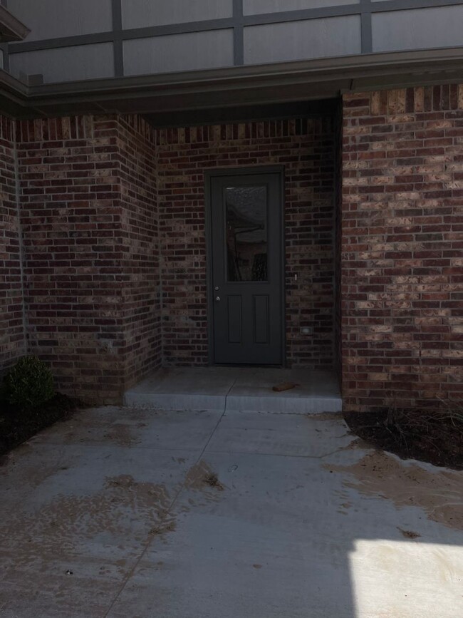 Building Photo - The Enclave-3 bed 2.5 bath home