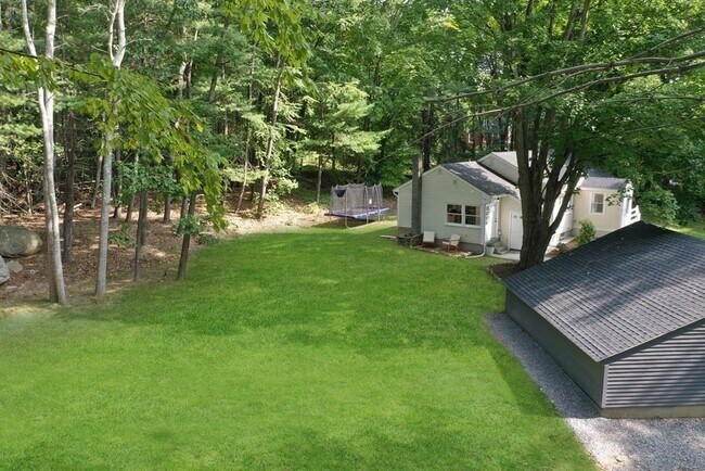 Building Photo - 113 Central St