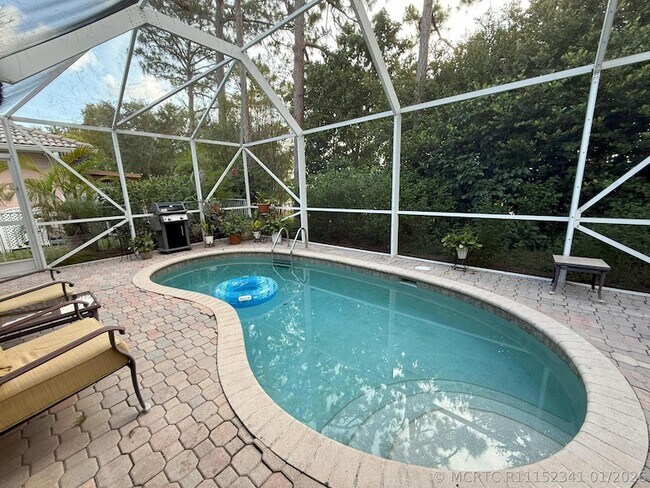 Building Photo - 328 W Coral Trace Cir