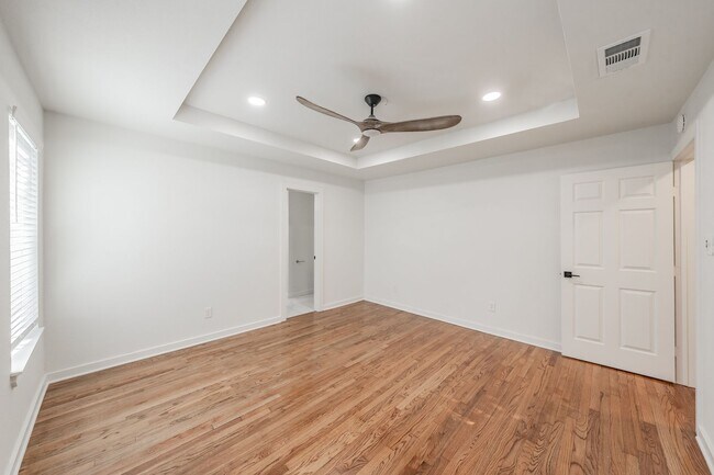 Building Photo - CHARMING HOME Close to TCU Campus!