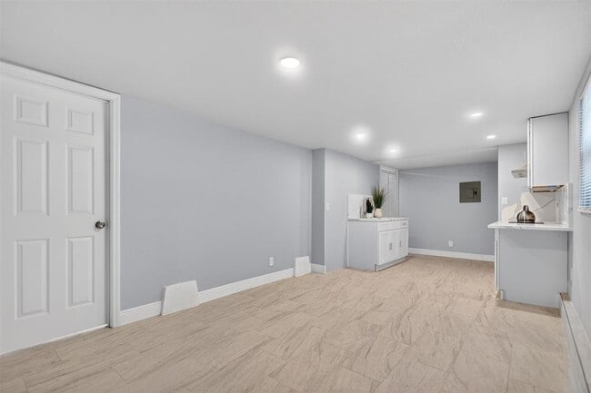 Building Photo - 917 1/2 MACK Ave