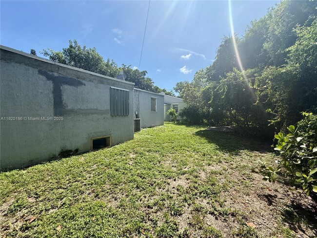 Building Photo - 1146 NW 46th St