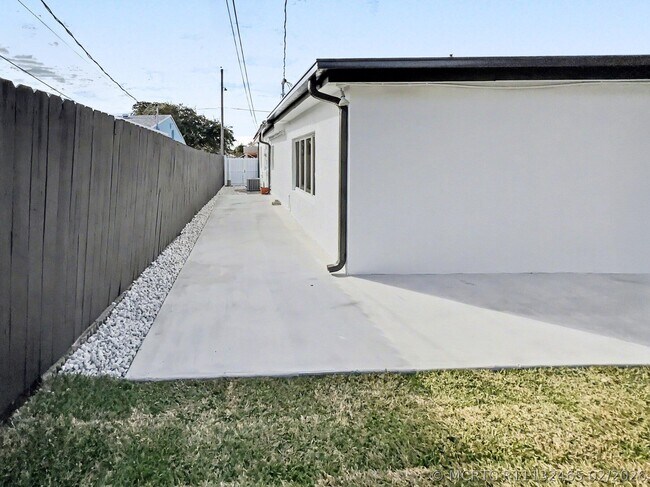 Building Photo - 5181 NW 4th Terrace