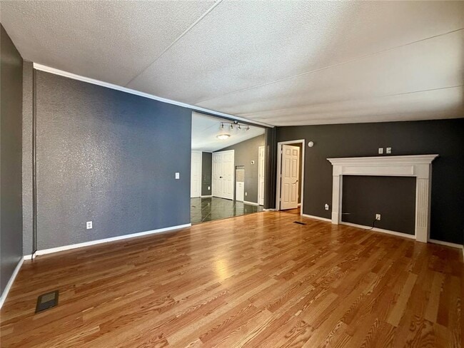 Building Photo - 107 Shady Oaks Dr