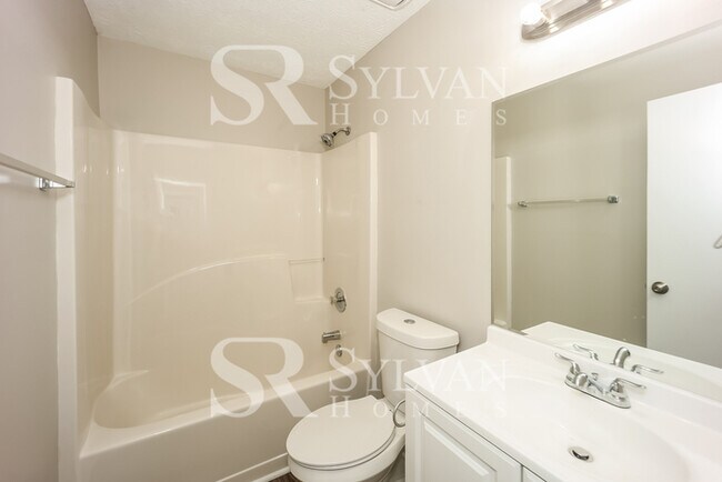 Building Photo - Feel right at home in this charming 3 bedr...