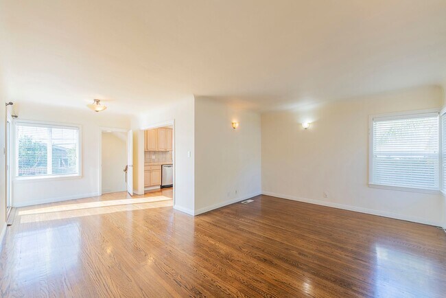 Building Photo - Super Cute 3bed 2 bath home with peek-a-boo ocean view South Redondo