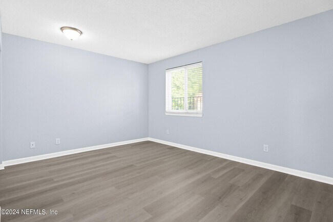 Building Photo - 3870 Mission Dr