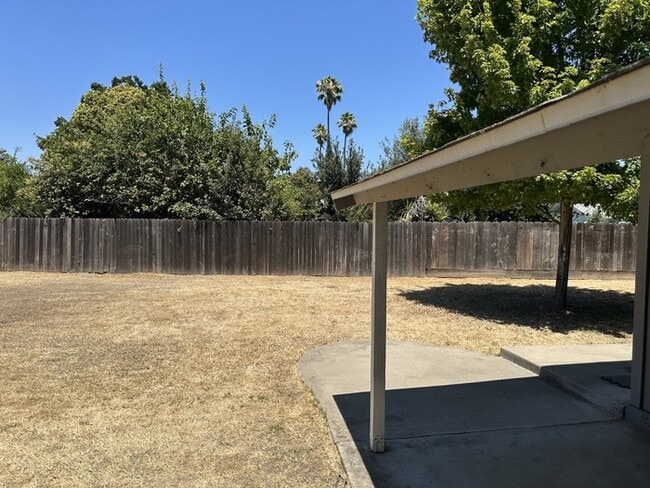 Building Photo - Welcome to Woodside Drive! Opportunity awa...