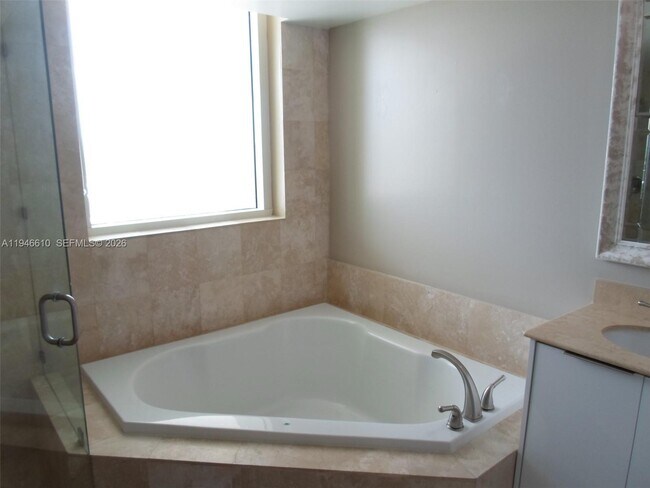 Building Photo - 1745 E Hallandale Beach Blvd