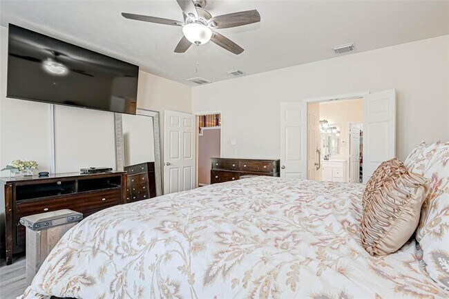 Building Photo - 618 Silver Creek Cir