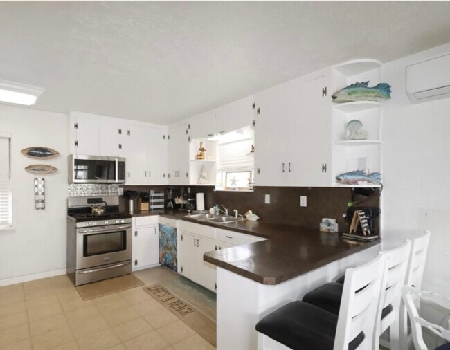 Building Photo - 6004 Avenue T