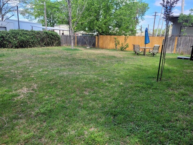 Building Photo - 403 Fawcett St