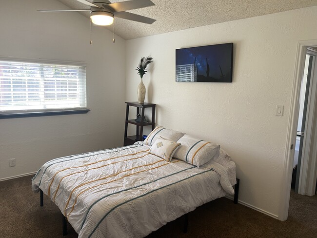 Master bedroom with queen size bed and TV - 10239 Canton Fld