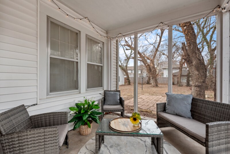 Building Photo - 425 N Bluff St