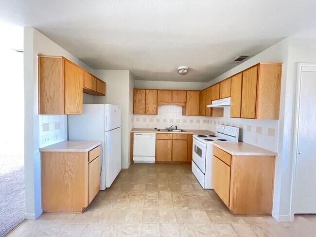 Building Photo - 400 Brittney Way