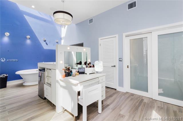Building Photo - 8425 SW 58th St