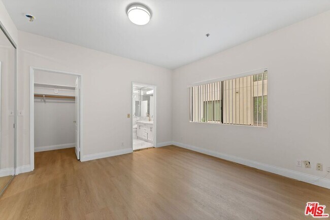 Building Photo - 8558 Chalmers Dr