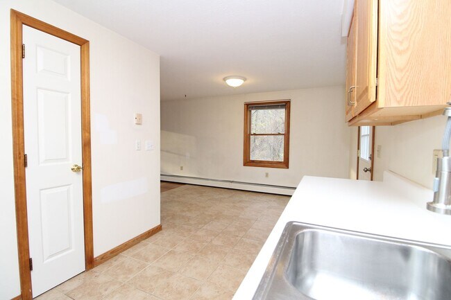 Building Photo - 37 Oak Hill Rd