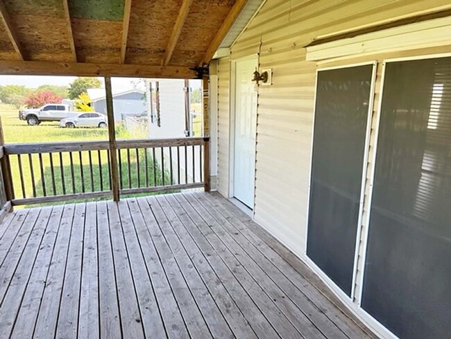 Building Photo - Great 4 Bdrm 2 Bath Manufactured Home in R...