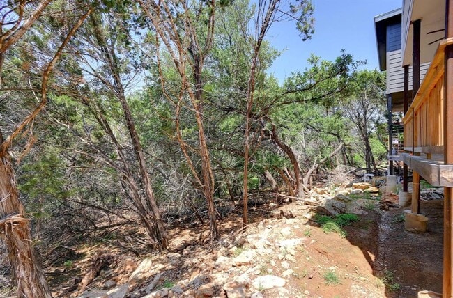 Building Photo - 346 Shady Bluff Dr