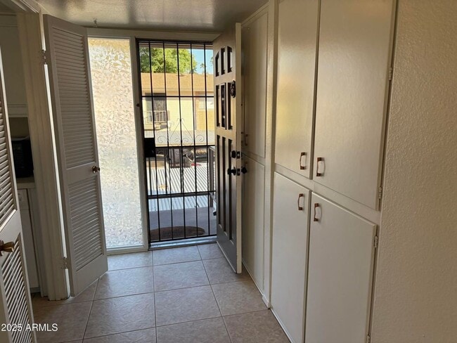 Building Photo - 2 Bedroom 2 Bath condo with ALL utilities included!