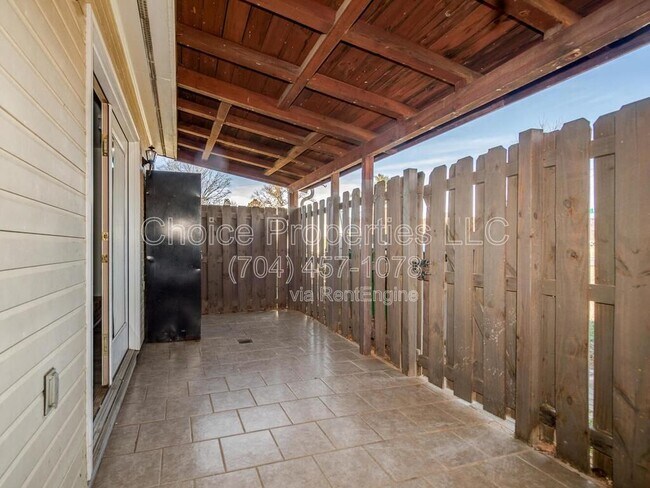 Building Photo - 8358 Knights Bridge Rd