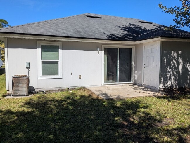 Building Photo - SPECIALS: *WAIVED $250 Admin Fee (app. fee not incl.); REDUCED RATE ON THIS 18mo LEASE (15mo & 12...