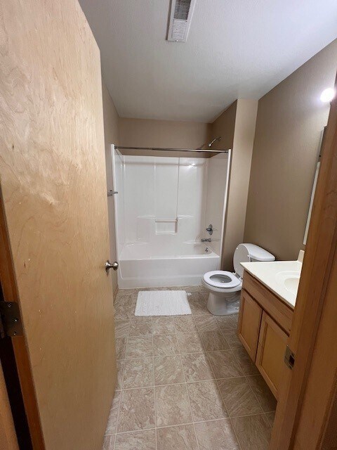 Main full bathroom - 1275 Alexander Way