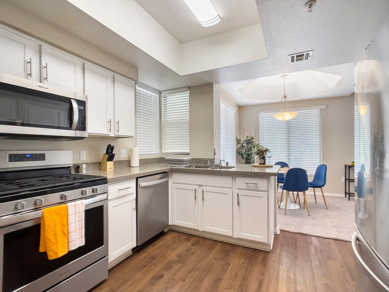 Building Photo - 14201 N 70th Way