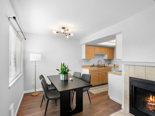 Building Photo - Updated Quiet 1-bedroom, 1-bath condo in the heart of Murrayhill