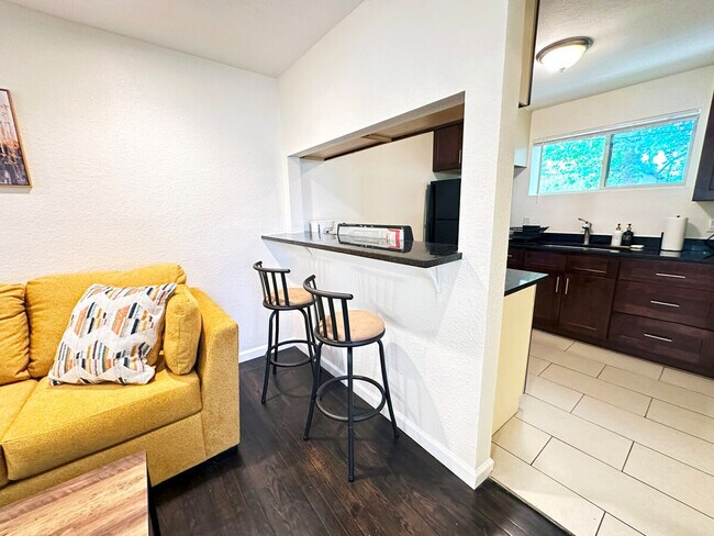 Building Photo - 1430 Pierce St