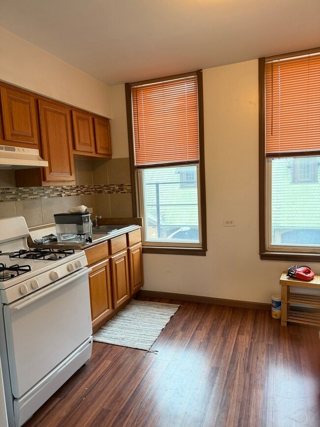 Building Photo - 1410 W Blackhawk St