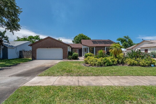 Building Photo - Beautifully updated Pool Home