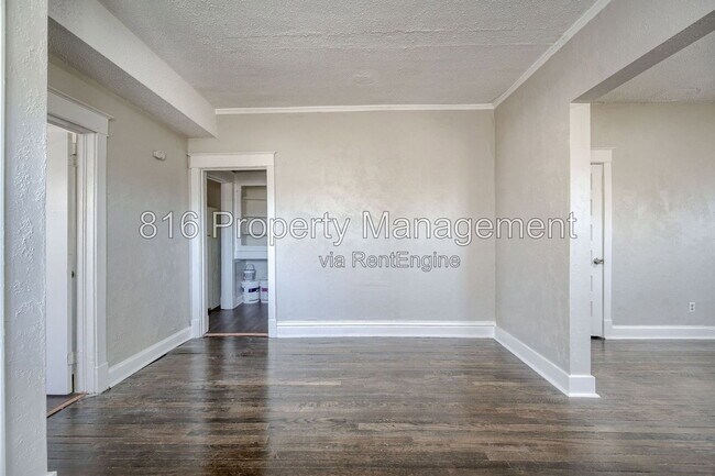 Building Photo - 2416 E 22nd St