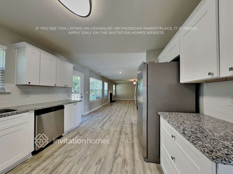 Building Photo - 3920 Laurel Glen Dr