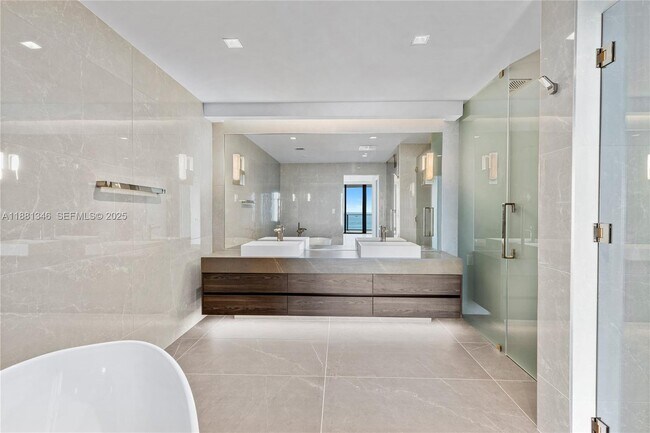 Building Photo - 1116 N Ocean Blvd