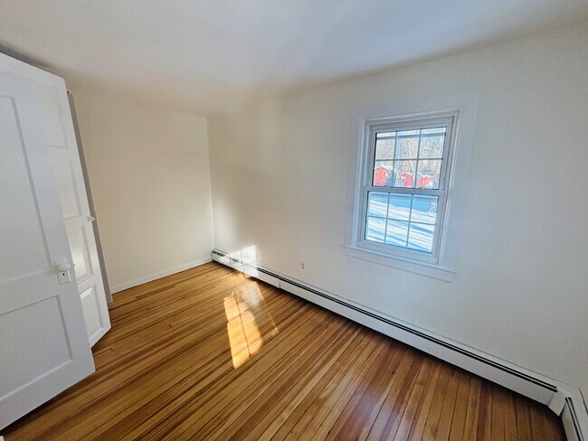 Building Photo - 154 Hegemans Ln