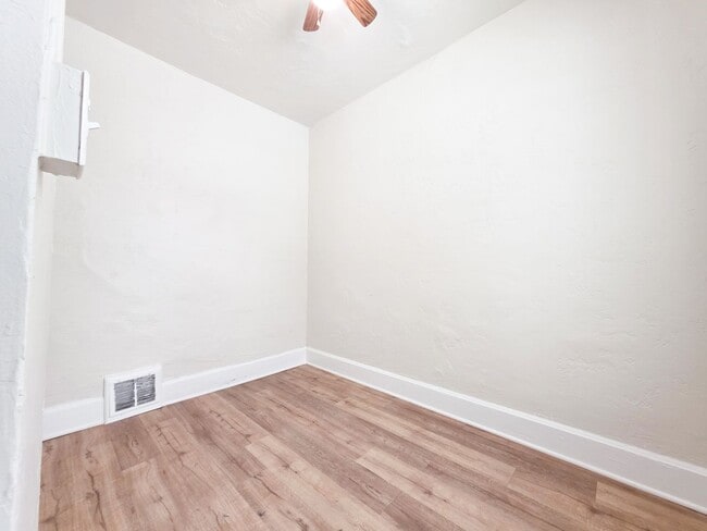 Building Photo - 1405 Day St