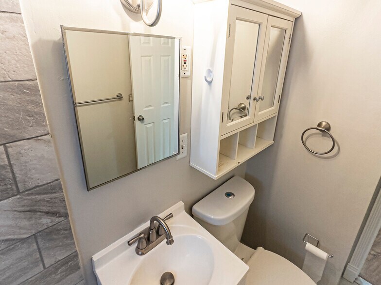 Bathroom - 601 Harlem Rd