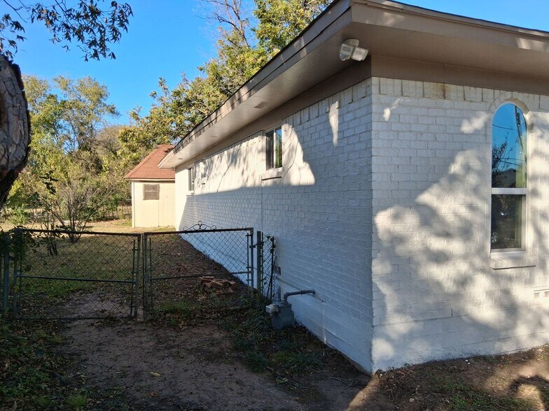 Building Photo - 5009 Cottey St