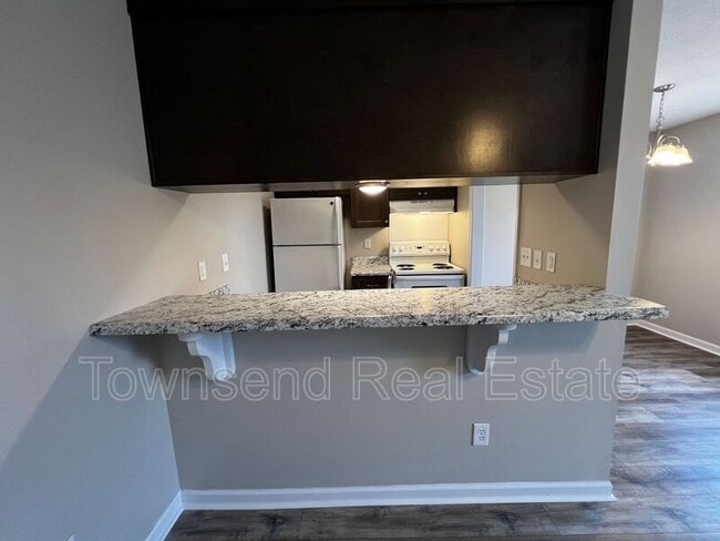 Building Photo - 1425 Ireland Dr