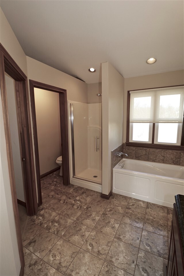 Building Photo - 632 Frogtown Rd
