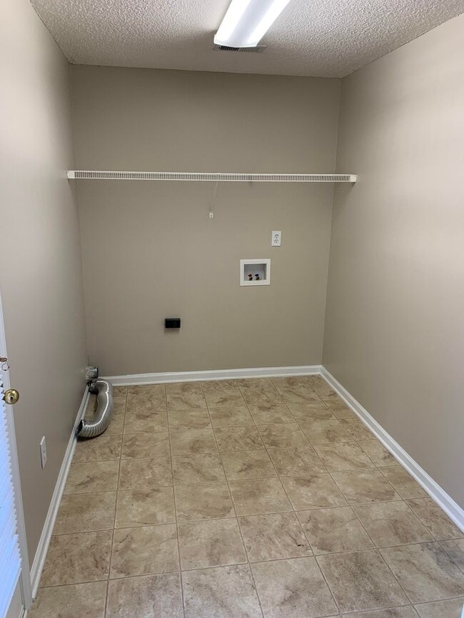 Building Photo - Nice Rancher in Toney