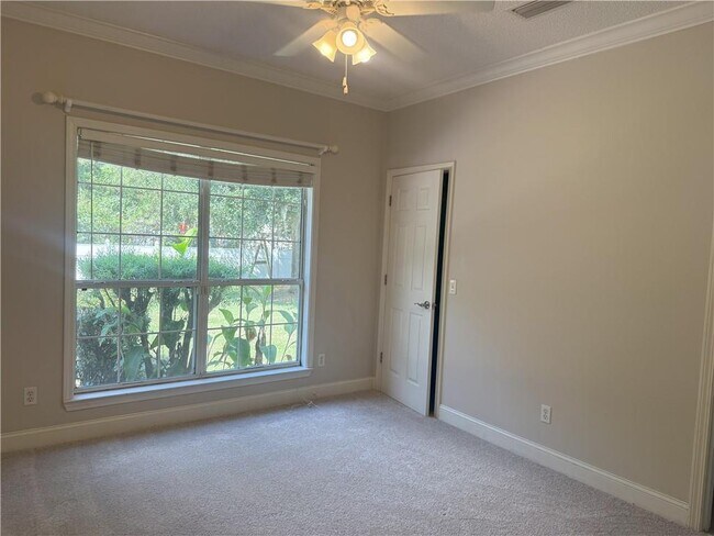 Building Photo - 141 Royal Dr