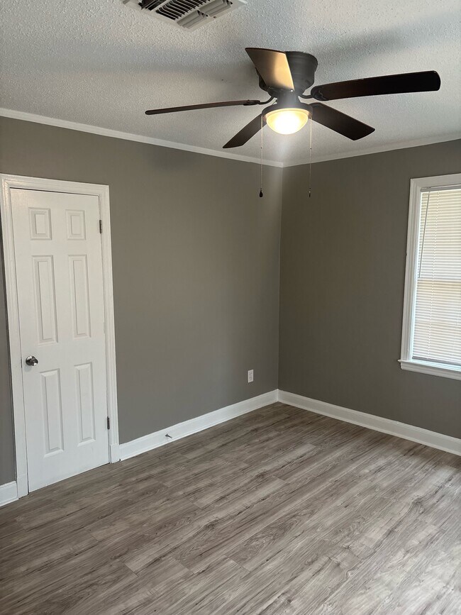 Building Photo - 1495 Marianna St