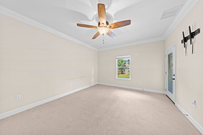Building Photo - Modern Home in the Heart of Niceville!
